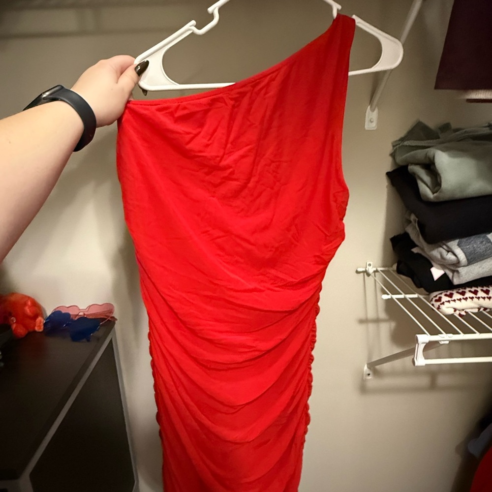 Chic One-Shoulder Red Dress